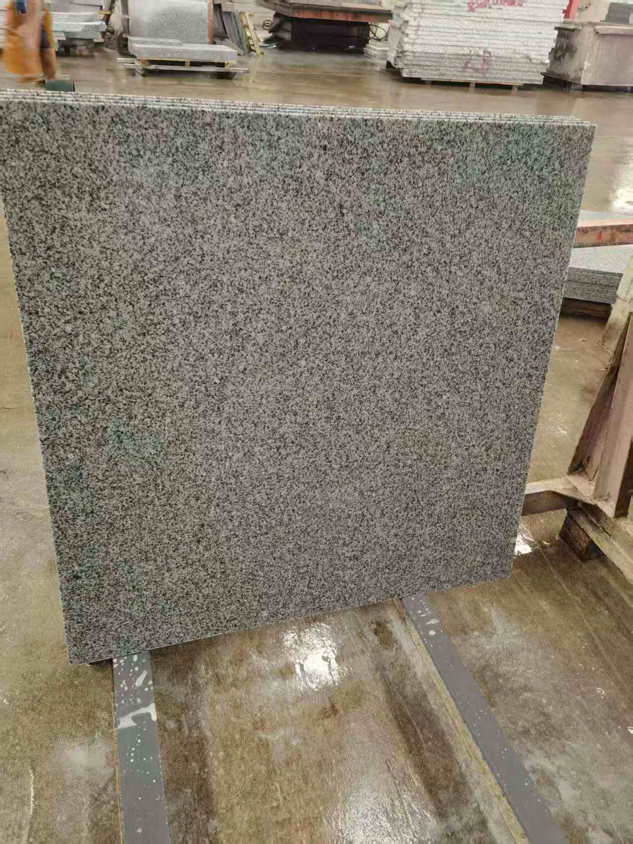 本溪 芝麻白光面900*900，高地铁标准