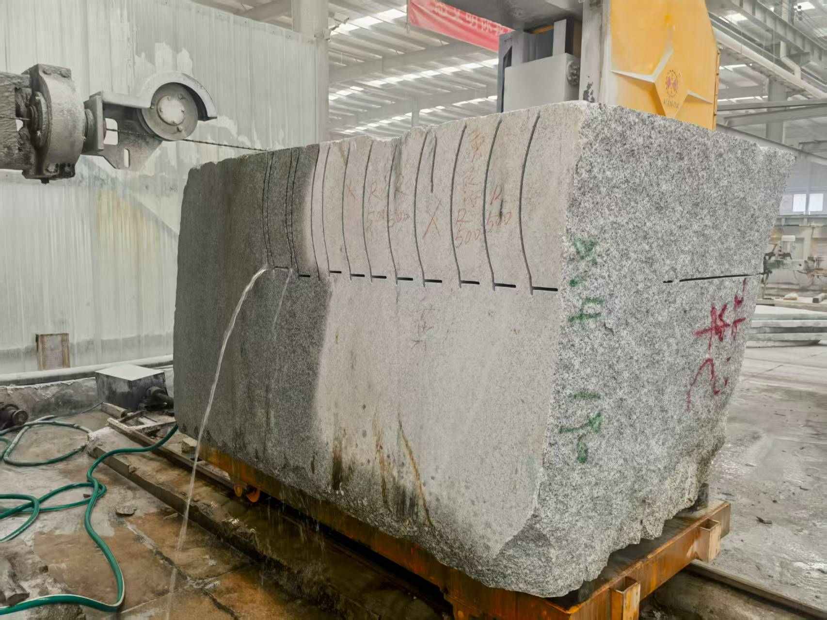 本溪 602，大花芙蓉白，绳锯加工弧形路沿石