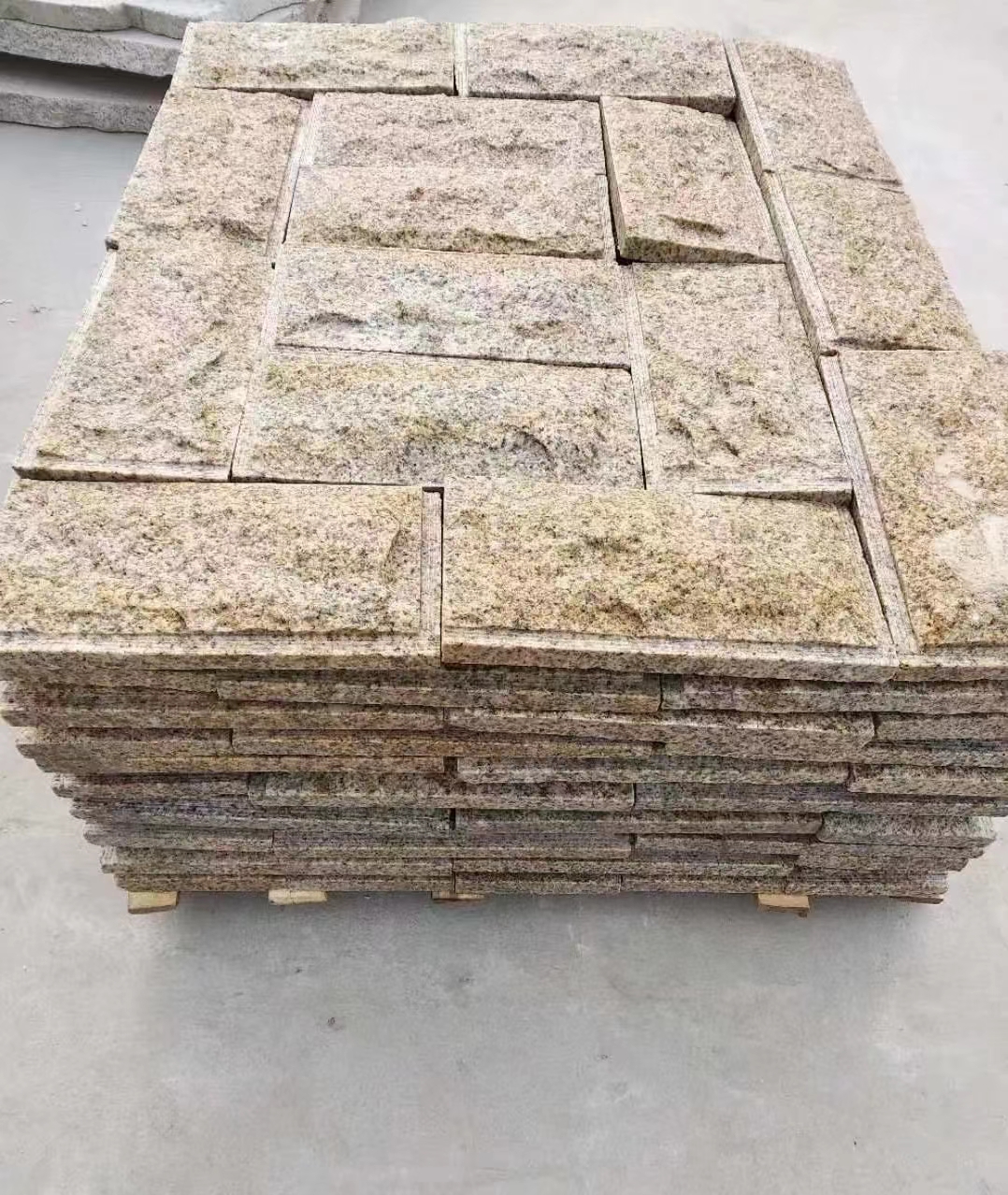 本溪黄锈石蘑菇石